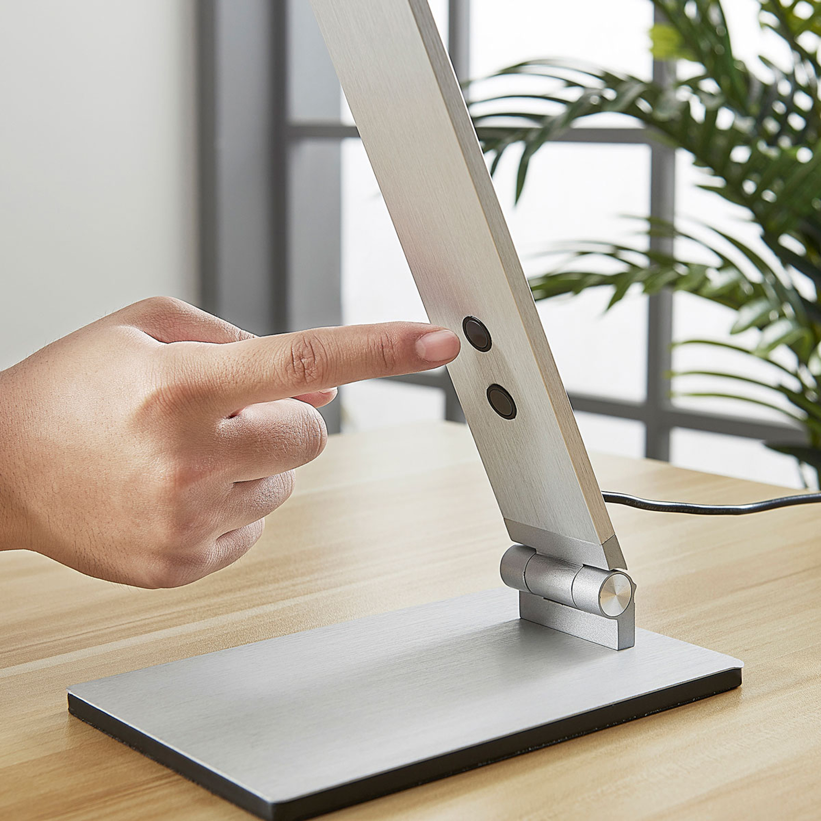 Lucande Alumiininen LED-työpöytälamppu Nicano, Himmennin - Image 6