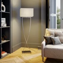 Lucande Evaine Lattiavalaisin, Kromi, Valkoinen