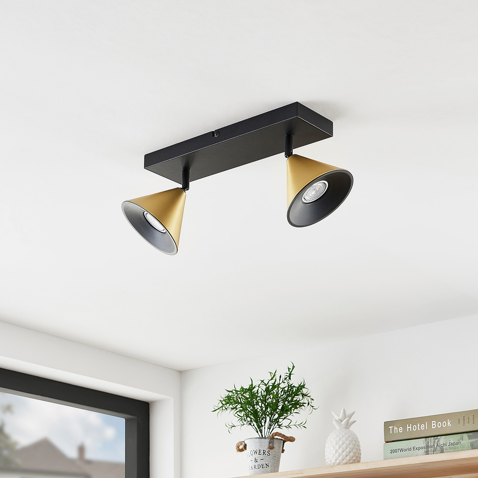 Lucande Kartio -kattovalaisin, 2-lamp., Messinki - Image 4