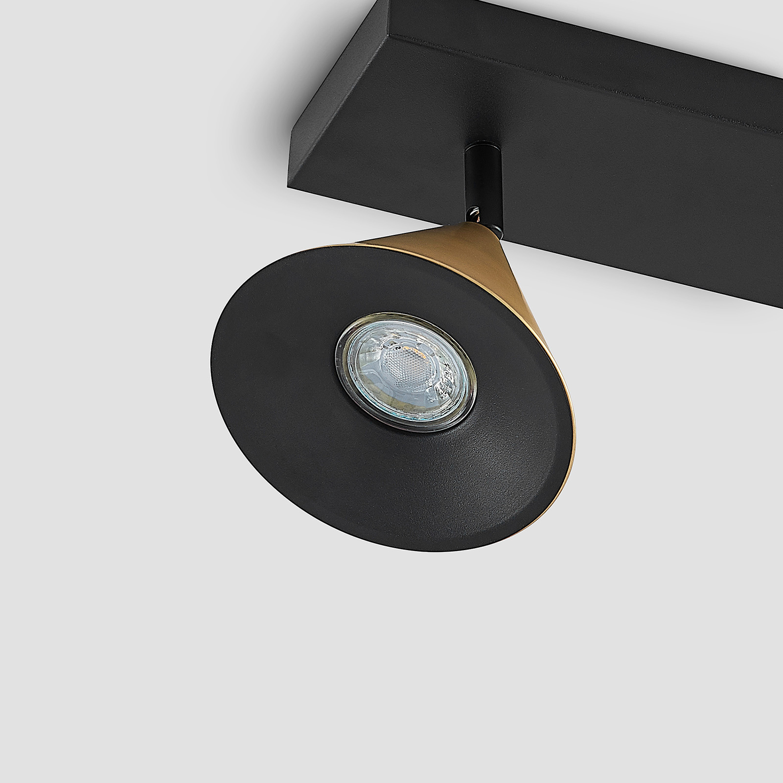 Lucande Kartio -kattovalaisin, 3-lamp., Messinki - Image 6