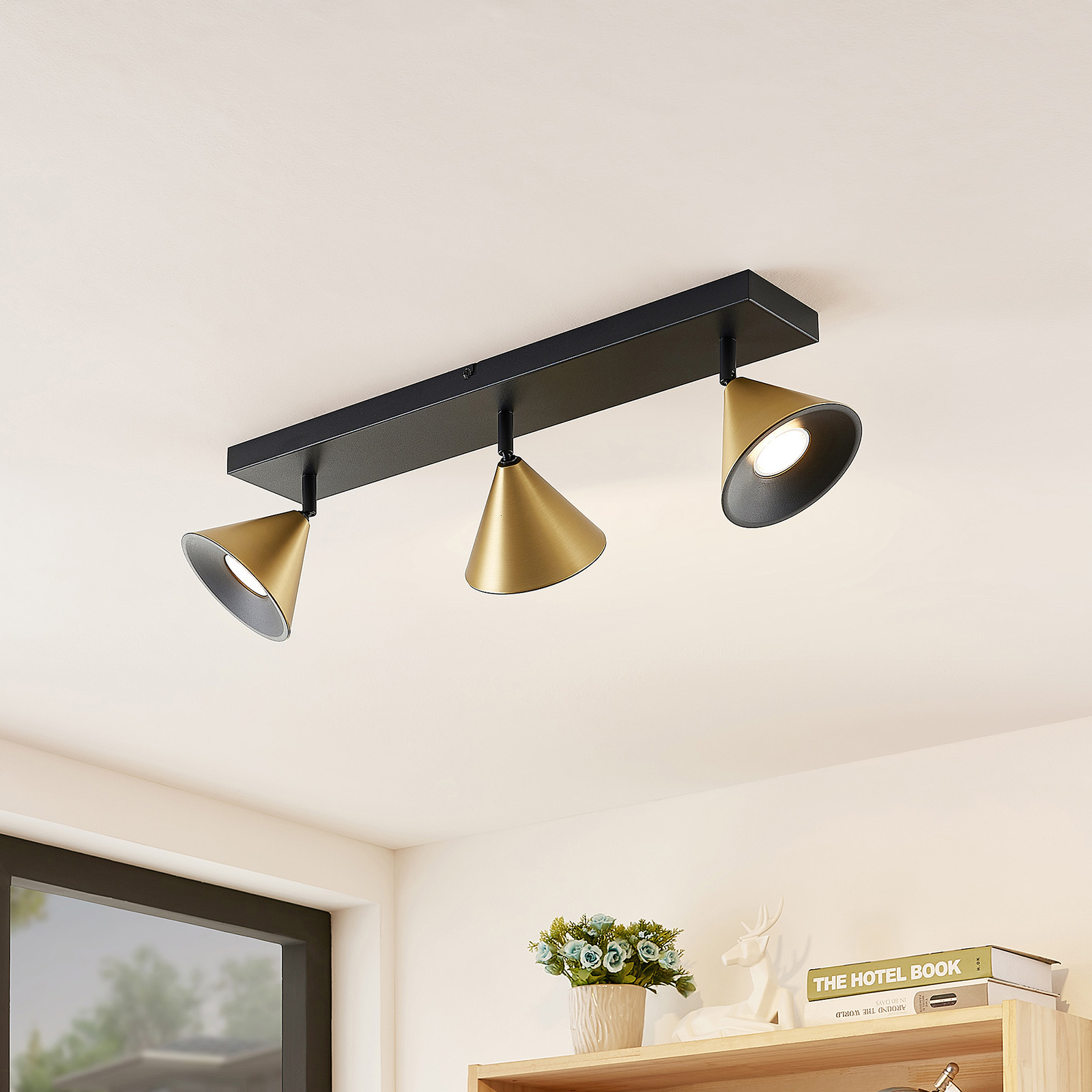 Lucande Kartio -kattovalaisin, 3-lamp., Messinki