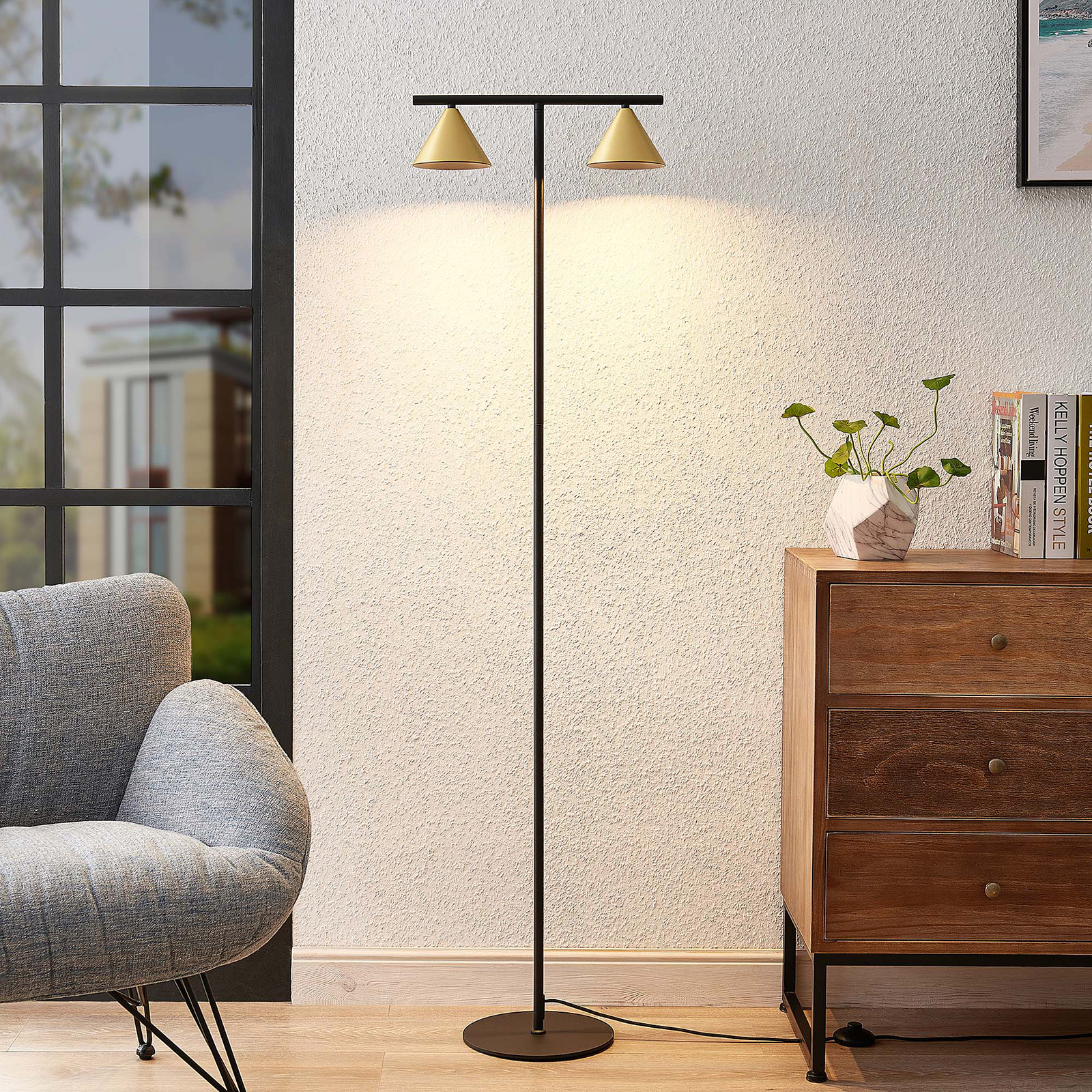 Lucande Kartio -lattiavalo, 2-lamppuinen, Messinki - Image 9