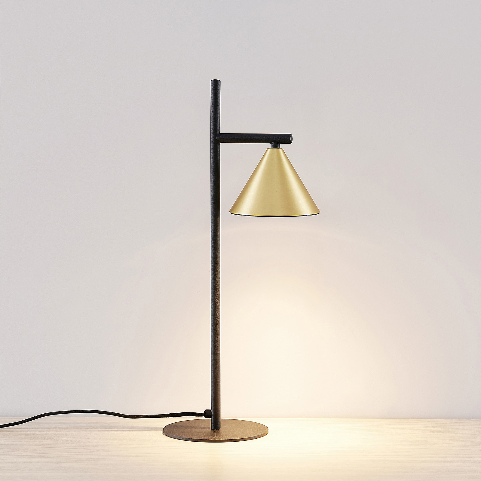 Lucande Kartio -pöytävalaisin, Messinki - Image 3