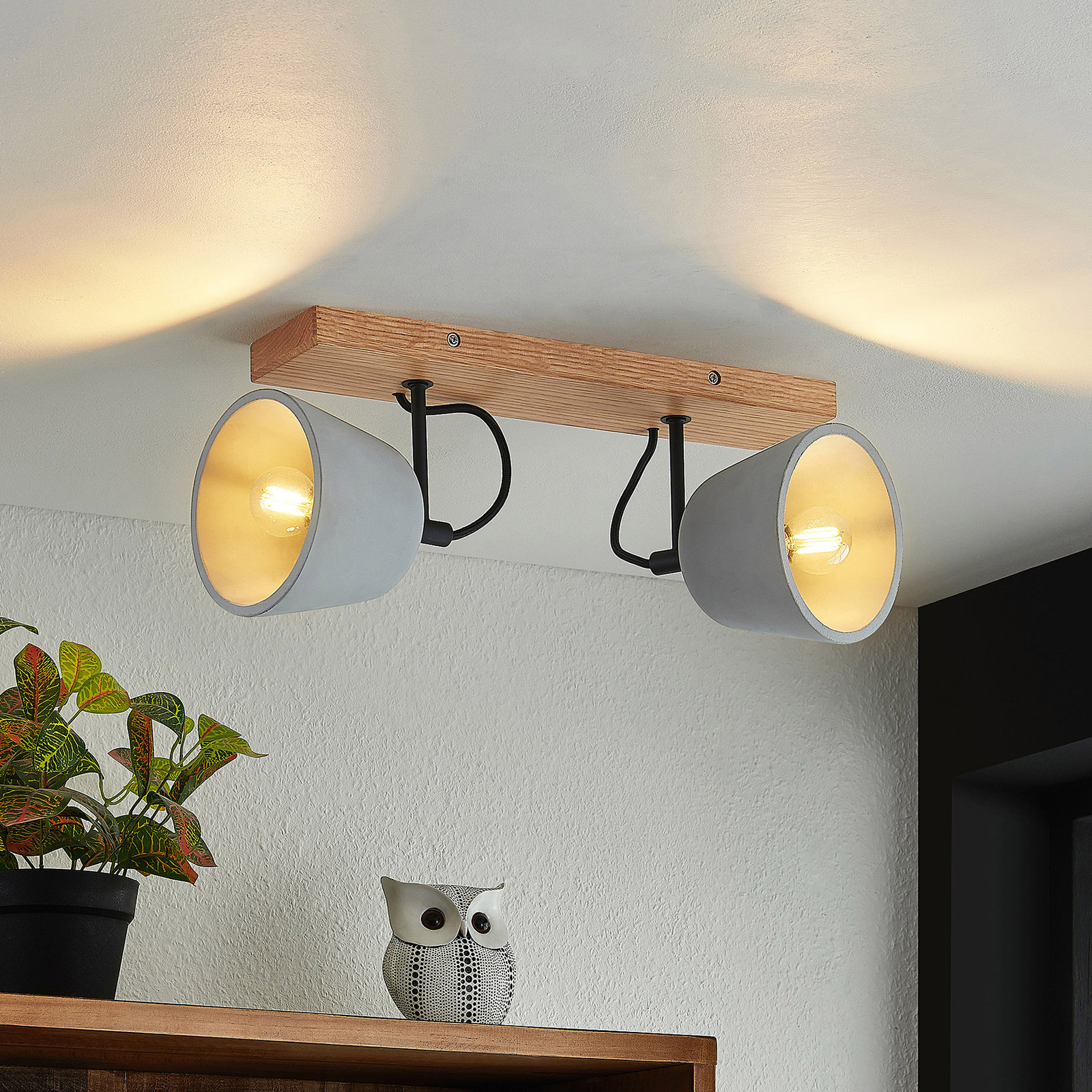Lucande Otavis-seinävalaisin Betonia, 2-lamppuinen