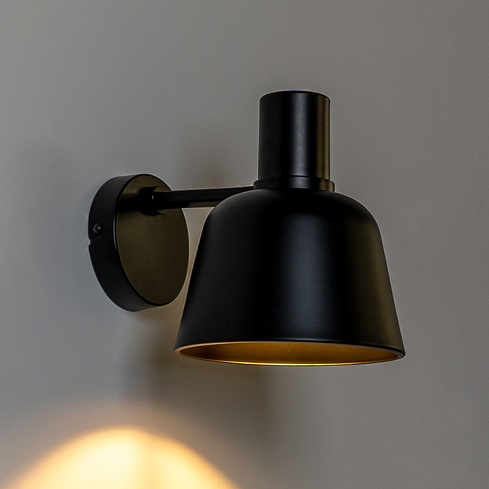 Lucande Servan -seinävalaisin, Musta Rauta - Image 4