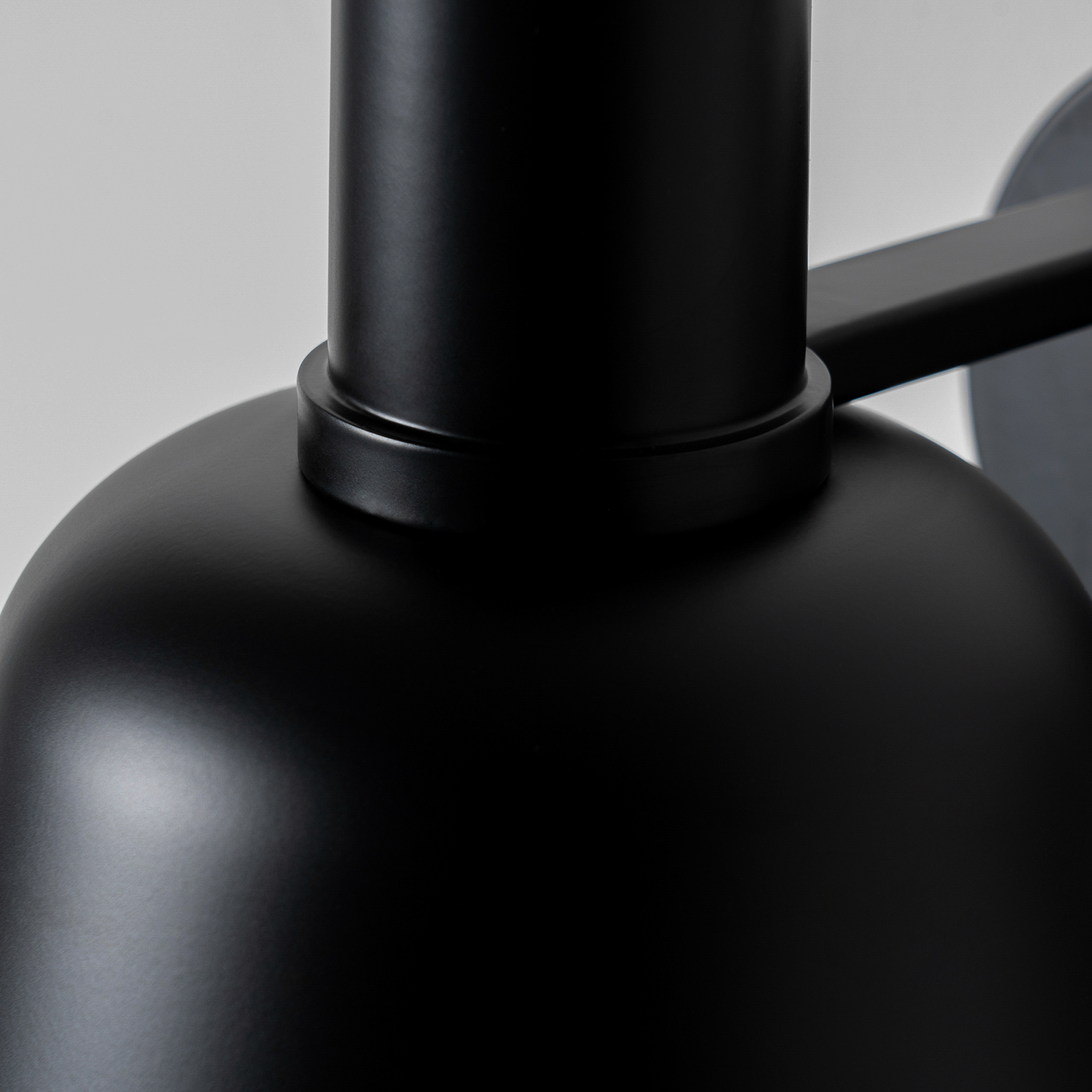 Lucande Servan -seinävalaisin, Musta Rauta - Image 5